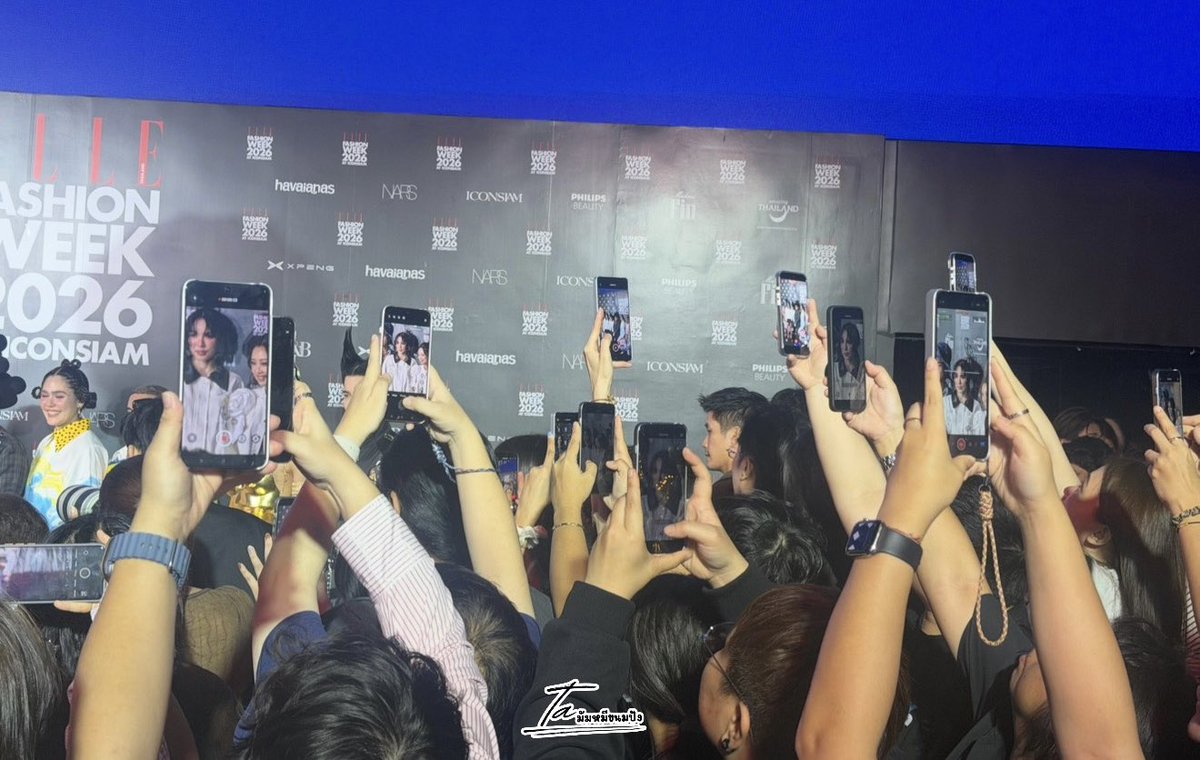 Junyaklung's tweet photo. ดูในจอก็รู้ว่าแม่ใคร 🤭

CL AT ICONSIAM EFW2026
#OandBHooksEFW26xCharlotte
#ชาล็อตออสติน #CharlotteAustin @itscharlotty https://t.co/pODZwxbDtu