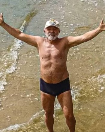 ManoloLamothe's tweet photo. Esa birra se destapa sola. Lula Presidente ❤️🇧🇷❤️ https://t.co/d1lRS9CAeD