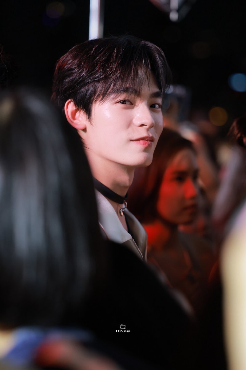 TTP_zip's tweet photo. 𖤐ˊ˗ 261025

คนเยอะมากๆ แต่เห็นแค่เธอคนเดียวนะ ˚ ༘♡ ⋆｡˚

#ตี๋ตี๋ป๋อ #teeteepor 
TEETEEPOR HOOKS EFW26
#TTPatEFW26ICONSIAM https://t.co/e5nA4FC829