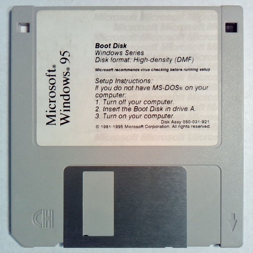 RetroMemoriesHQ's tweet photo. Did you ever boot your computer from a floppy disk? https://t.co/3Xyyakb67L