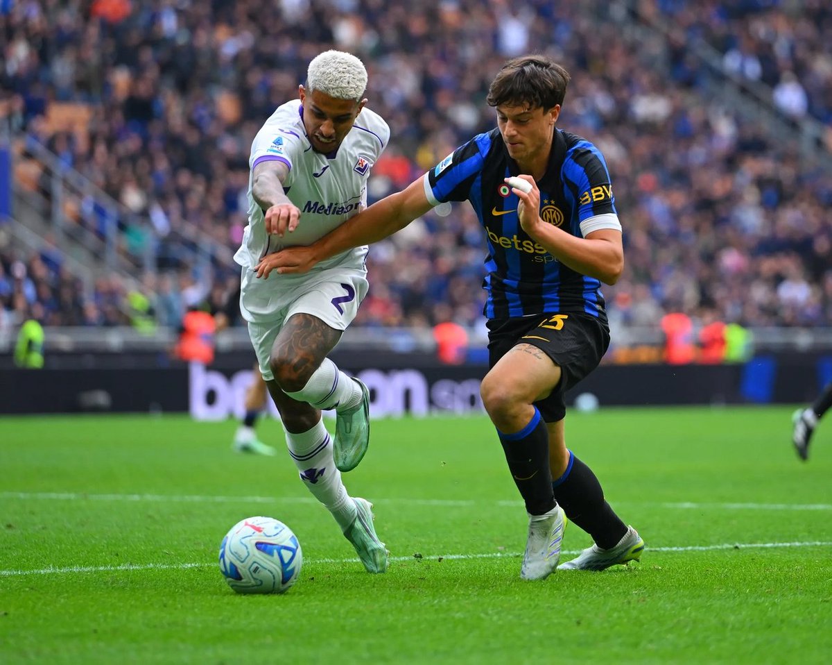 RiccardoDanna1's tweet photo. 💎 #Inter-Fiorentina, #Lavelli è una mossa disperata nel finale al posto di Barella per un 3-4-3 d'assalto. Debutto e sponda di testa che crea i presupposti del rigore. Più decisivo di così...
Voto: 6,5. ⚫️🔵
@Gazzetta_it https://t.co/sW3kWnYoLR