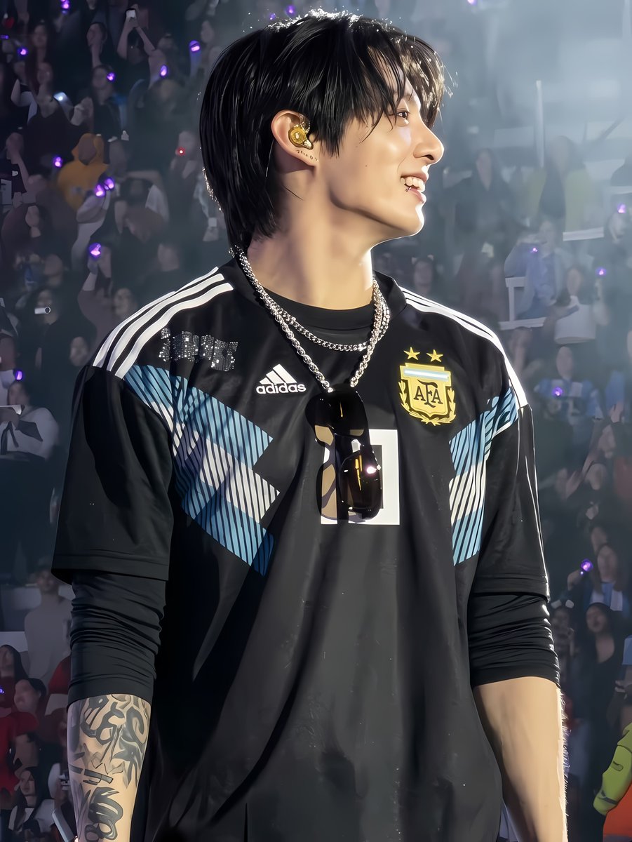biannkook's tweet photo. Bueno fue todas buscamos fotos 
ABRO HILO DE LAS MEJORES FOTOS DE LOS CHICOS EN EL CONCIERTO DE ARGENTINA❗️❗️❗️
#armyargentina #BTS #Fotos https://t.co/t8kx6O9XNy