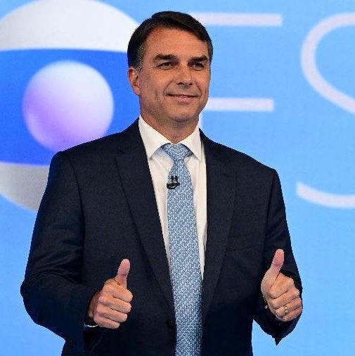 centralreality's tweet photo. 🚨Flávio Bolsonaro se tornou o primeiro candidato à presidência na história do Brasil a PERDER um segundo turno após vencer o primeiro. https://t.co/n4baKN90iK