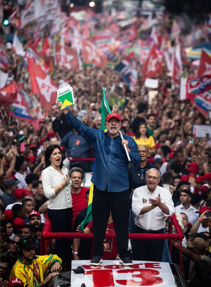 EsmeHernandezSi's tweet photo. Lula es el nuevo presidente de Brasil. El pueblo derrotó al tecnofascismo en las urnas. Brasil se consolidó como el único de la región que no entregó su territorio ni su soberanía a los intereses de Trump y Netanyahu. https://t.co/2uwf8gn6u1