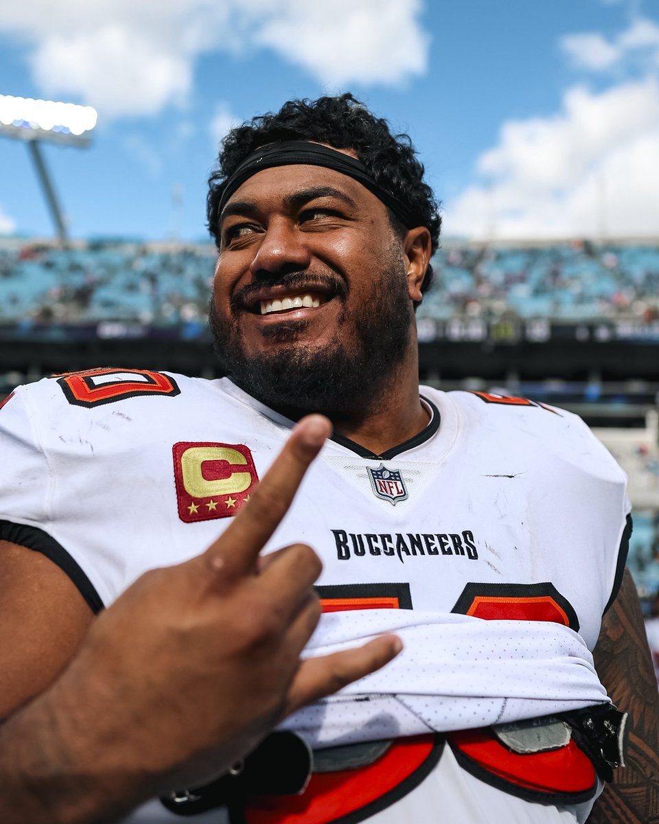 Buccaneers's tweet photo. Brought the W back to Tampa Bay 😁 https://t.co/nbGyoTtpWX
