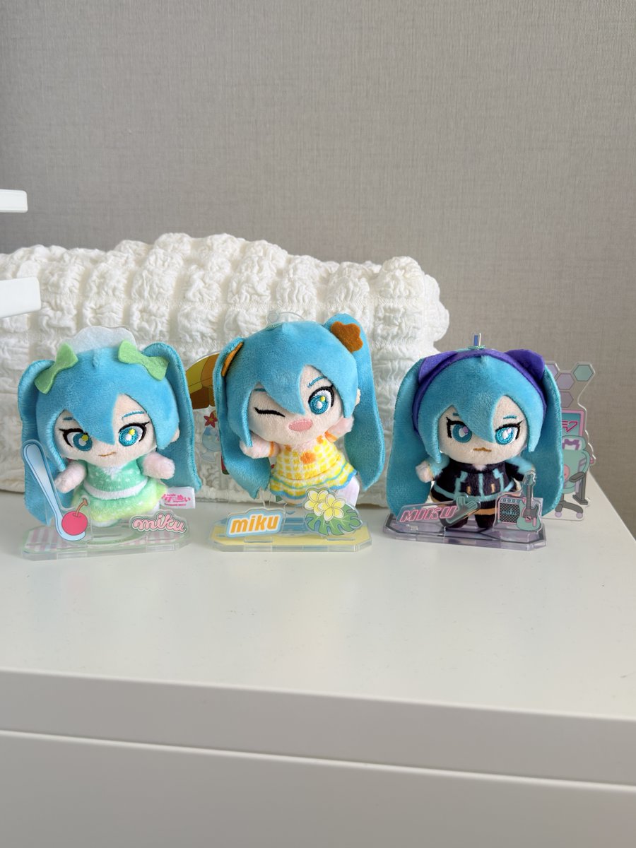 Gomtinge2's tweet photo. 분명 미쿠 키링 하나만 사려고 했거든? 근데 6종 의상 다 다르잖아
랜덤이라 내 도파민을 위해선 3개 기본으로 사야됨
롯시 진짜 사람 홀리네 이런거 내주고 너무 감사하다🙏
https://t.co/wS23PGOk0y https://t.co/QLqVfvo1RI