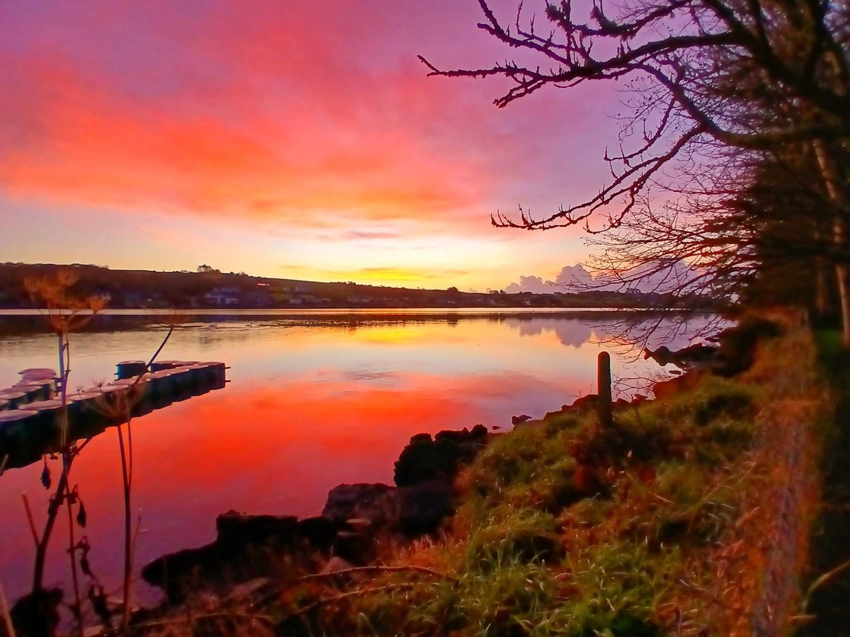 ThisIsIreland3's tweet photo. The lagoon, Rosscarbery 🌅🔥

📍West Cork - Ireland ☘️

📸 John Quinlan 

#Cork #Rosscarbery #Ireland  #Westcork #Thelagoon https://t.co/6YKtmdOd0T