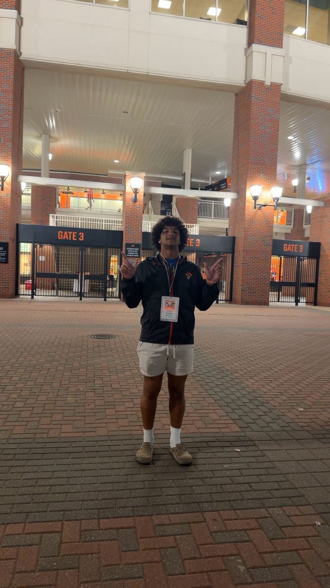 walkershieldss's tweet photo. Thank you @CowboyFB for having me out yesterday! Had an absolute blast in stillwater! from the energy at Boone Pickens Stadium to the fans and the coaches, it was such an amazing experience! I cant wait to be back! #GoPokes 
@coachkelley1 @CoachEdwardsWR @CoachBeauKelly @klose_trey @warriorqbcoach