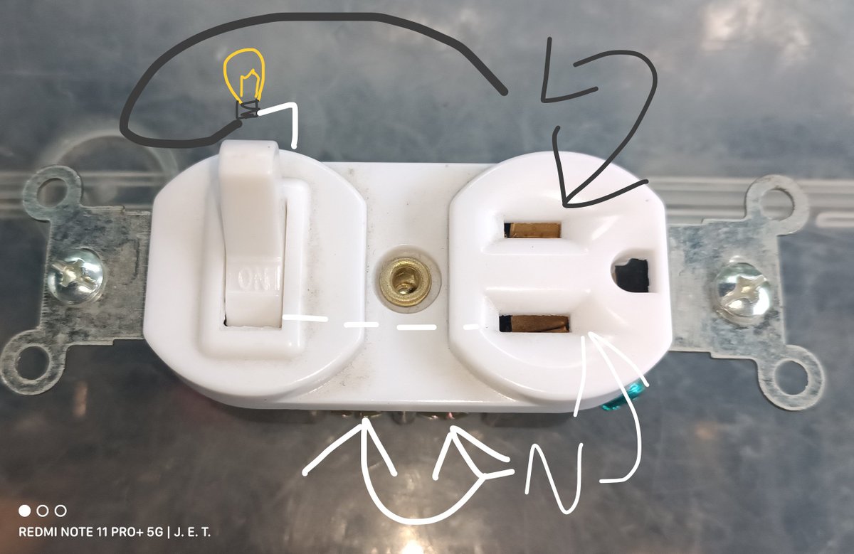 JoseETutorials's tweet photo. Cuidado con los productos eléctricos de dudosa calidad. Este apagador + contacto tiene como común el neutro no la linia y si conectan así siempre habrá energía aunque este apagado siendo un riesgo de electrocusion y las luces led seguirán encendidas algo tenues. https://t.co/VPxeqFWOag