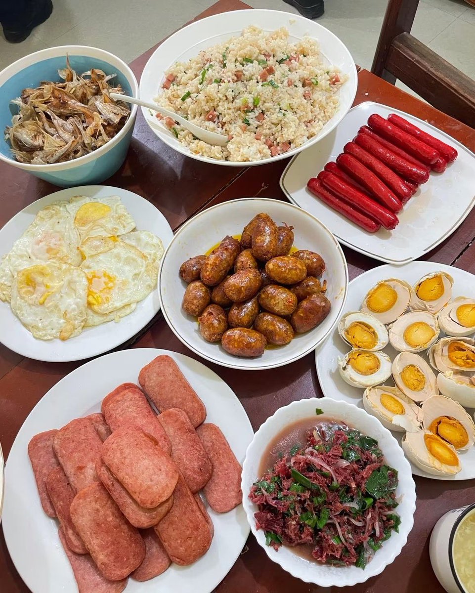 YourMackieBoi's tweet photo. Fight me pero ilalaban ko talaga na Filipino breakfast ang pinaka dabest sa whole wide world. 🤤😋 https://t.co/2ofWJpr7hM