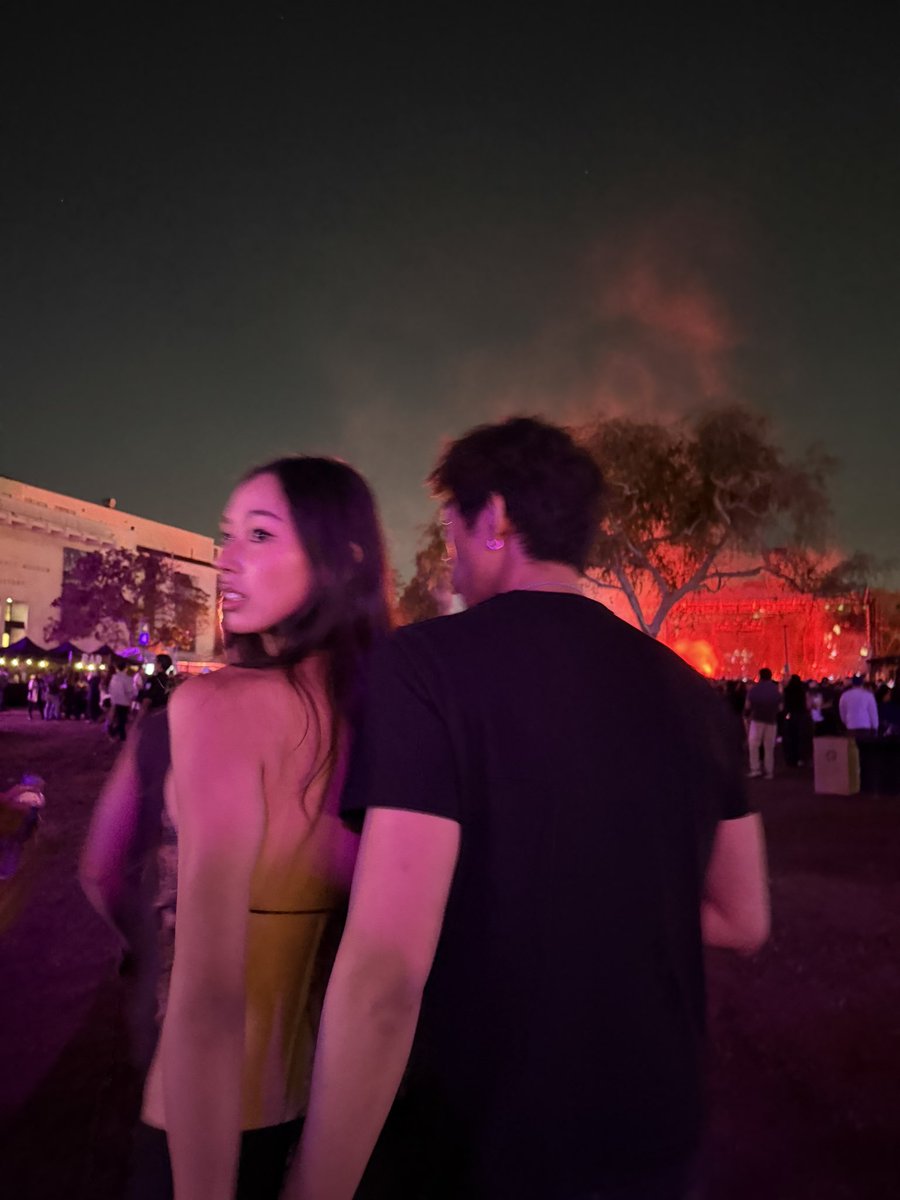 emhan02's tweet photo. The line for gryffin was truly hell, fire set tho https://t.co/RrLan1BgyZ