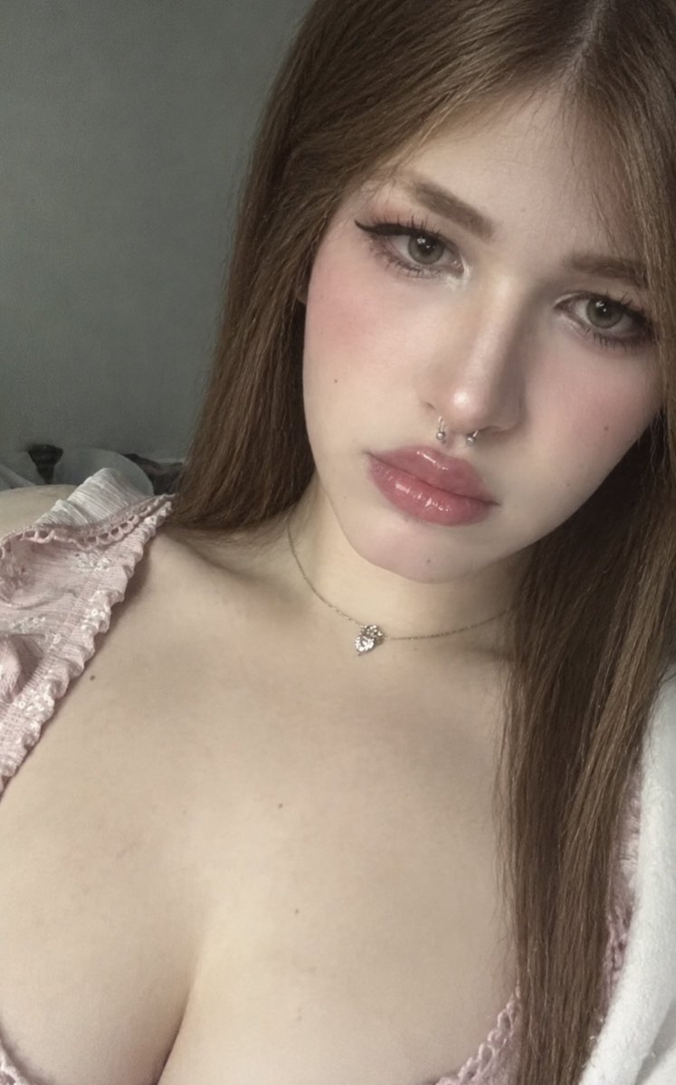 femme2005's tweet photo. i love being hot asf, it makes ppl like this so mad lololol https://t.co/NIswoR7XY7