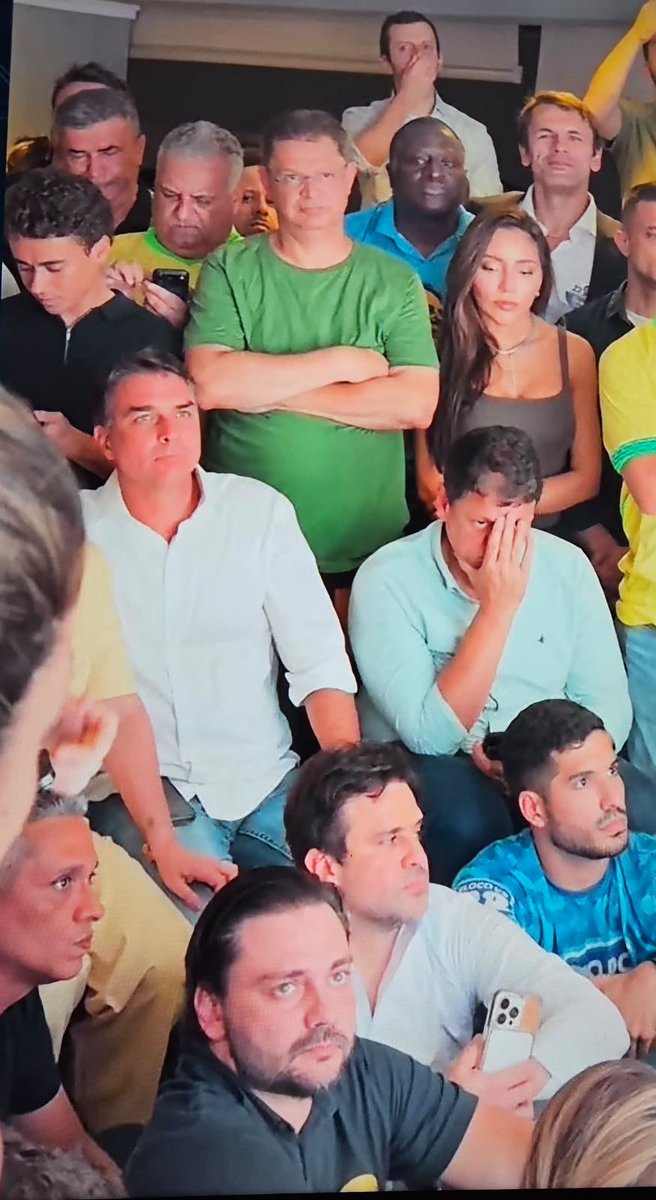 antoniotabet's tweet photo. Nem uma clínica de proctologia vê tanta cara de cu junta num só dia. https://t.co/meZkNymvzT