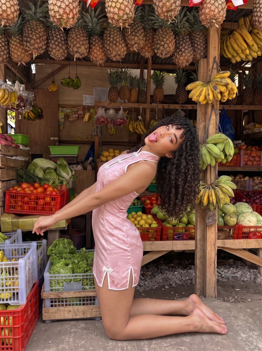 Lolabunny331's tweet photo. would u pick me over the pineapples? 🍍 https://t.co/jbiv595ajA