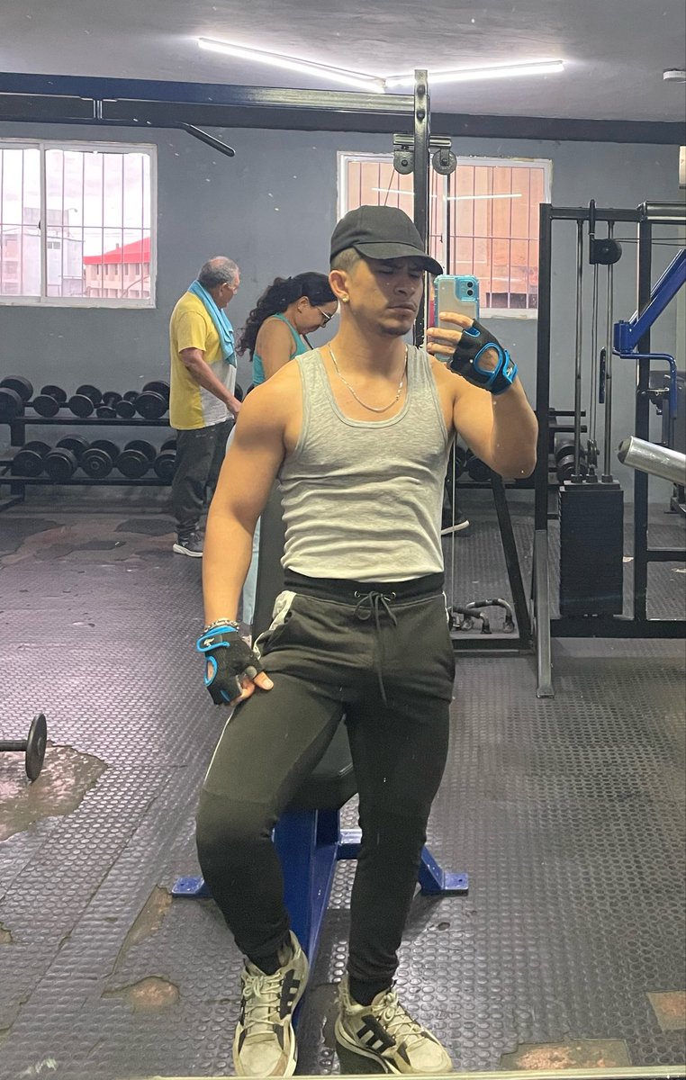 alexisuzcat's tweet photo. Tan machito que soy y dejé que este negro me reventara ese culo y a pelo, me dolió demasiado 🥴 

Dura más de 20Min el video 👇
📲 https://t.co/dXndkaz0cT
https://t.co/JCRI9LHv1Z https://t.co/tDPJxL6hVN