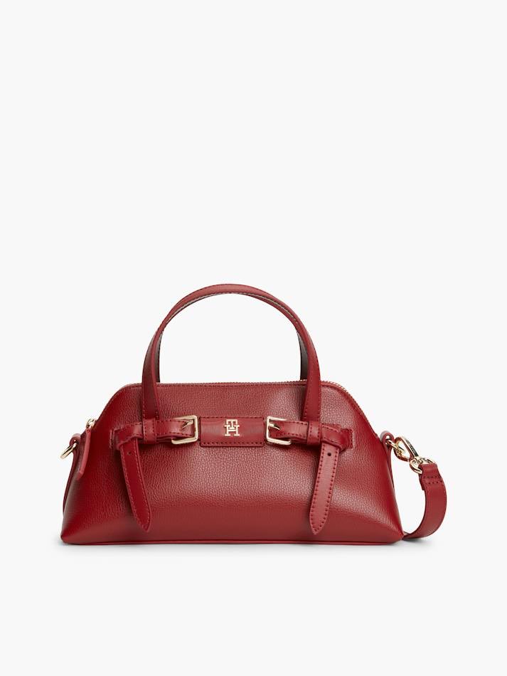 itgaltier's tweet photo. Trinity wearing all Tommy Hilfiger: 
Cable Knit Short Sleeve Jumper
Custom Skirt
Buckle Strap Crossbody Tote Bag
Leather High Block Heel Lace-Up Boots https://t.co/A5qY3eyZ28