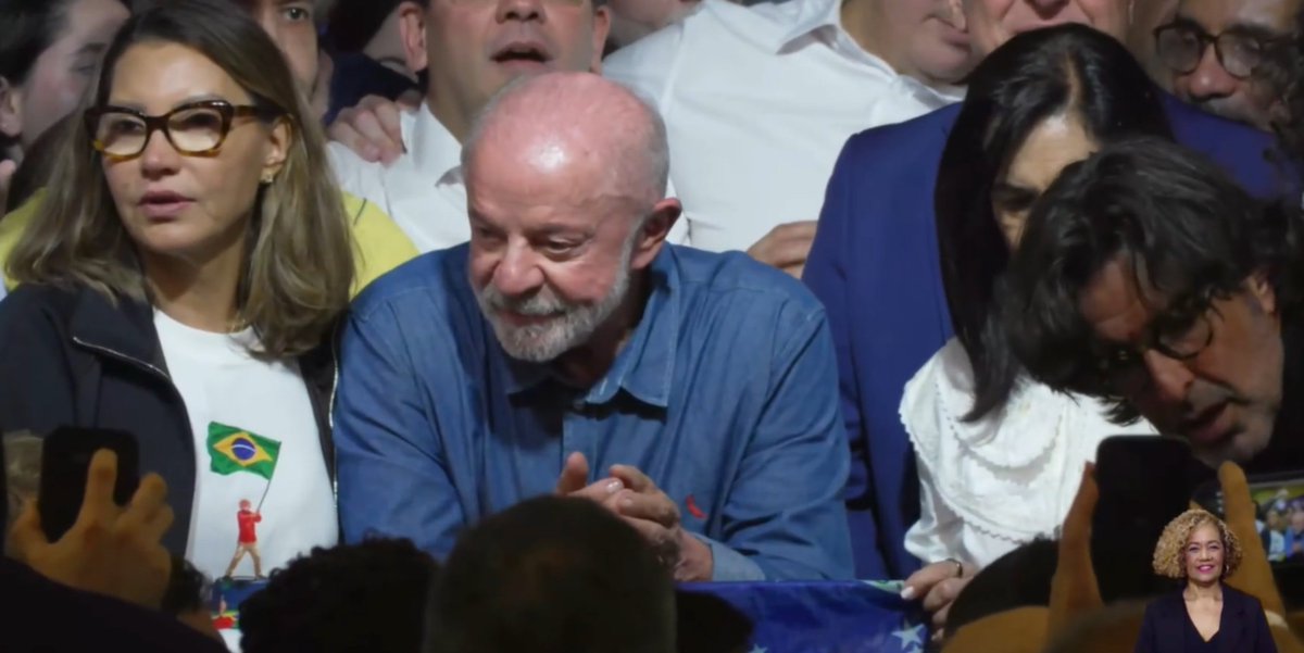 o_antagonista's tweet photo. Lula promete regular redes e chama Flávio de “representante do milicianismo”
https://t.co/30BuLiHZkA. https://t.co/TjvfjamkPW