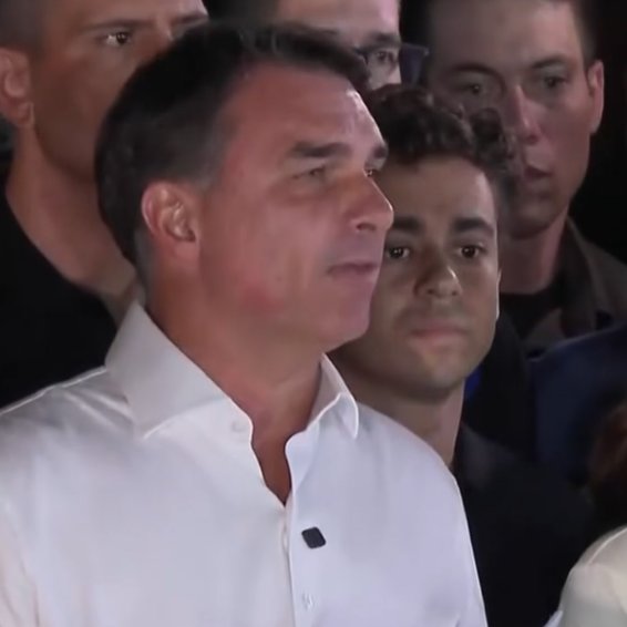 sboficial's tweet photo. 🚨 Flávio Bolsonaro surta em rede nacional:

"É impossível reconhecer os resultados das eleições e vou pedir anulação." #Eleições2026 https://t.co/H4GBle2pTB