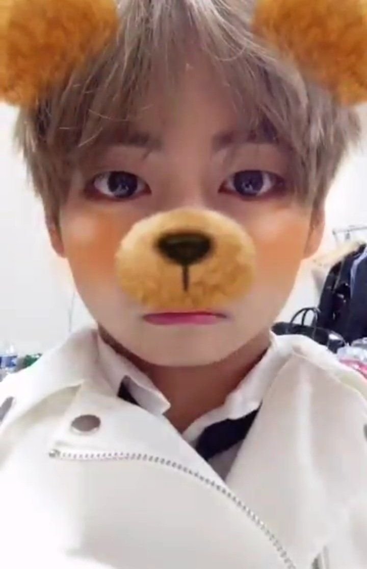 taekoobfss's tweet photo. Taehyung, todos te quieren desde que saliste del sm, yo te amo desde q eras este unu https://t.co/u6uGHKENuA
