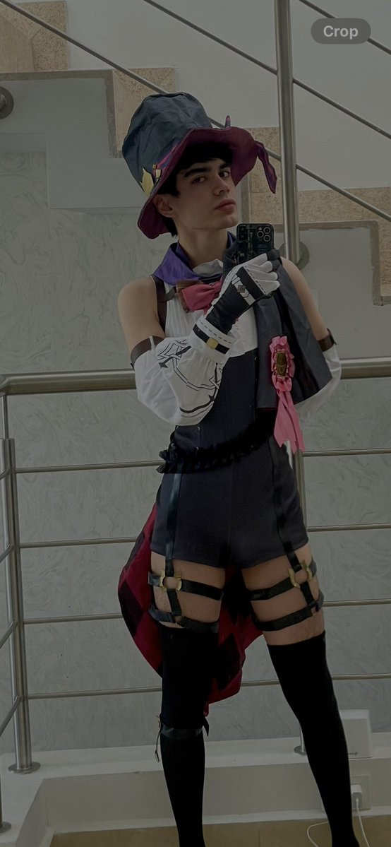 ddaintyx's tweet photo. So I got this today 
#lyney #GenshinImpact https://t.co/4qU6sh56NK