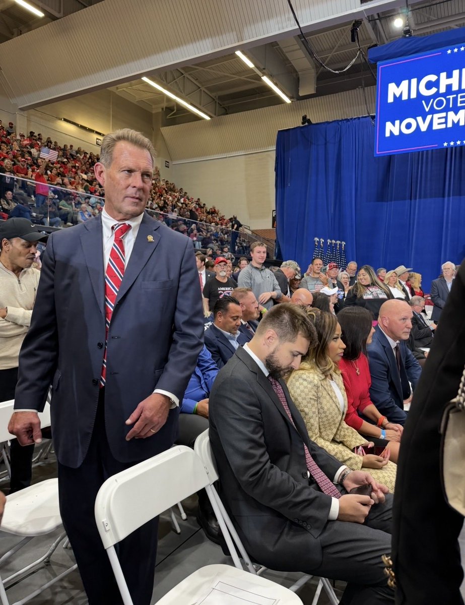 DougLloyd4ag's tweet photo. Port Huron, you showed Michigan just how fired up you are! Thank you to everyone who came out today and showed their support.

Tomorrow marks just one week until Election Day. Get out, vote, and help us save our state! https://t.co/Rvt7QVoiz2