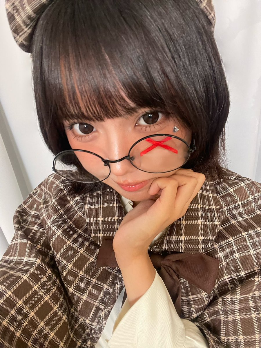 leona_KLM0627's tweet photo. おはよーございまんもす🦣

ねぇねえメガネどーう？
丸メガネにしてみたの似合うかな

月曜日がんばろなぁ！！！
 #カワラボメイツ #中森玲緒奈 https://t.co/UahEGveY7b