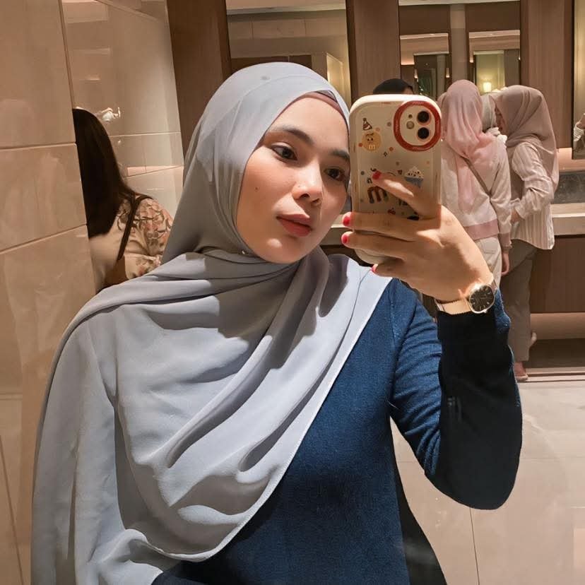Biamantaps's tweet photo. Lanjutan
Semenjak sahabatku ini menikah aku selalu berfantasy tentang tubuh kk iparnya yang selalu menjadi bayang bayang birahi pemuas nafsu fanaku 💦💦💦
#kkiparsahabat https://t.co/vO2i37Vc4G