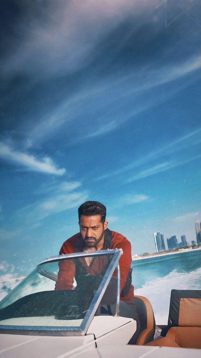 VivekVital5's tweet photo. War2 pics pedithe sachipothav 🤦🏻🤦🏻🤦🏻

Ippudu NTR looks ni match cheyyali ante PB gadu inko life enthali 🤣🤣🤣🤣🤣

Dhamuntey Denni match chesey pic me hero recent movie lo🤡🤡🤡🤡 https://t.co/j8H2vcaa1W
