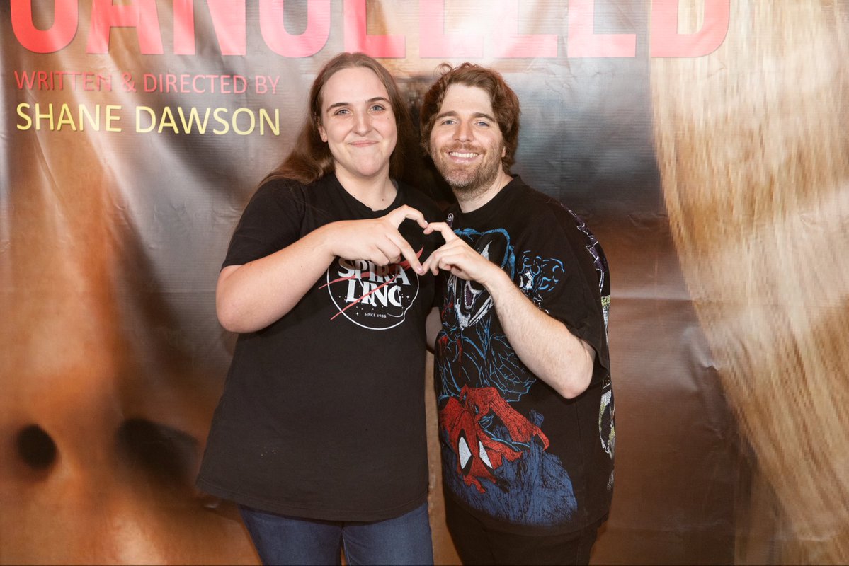 SpiralingDawson's tweet photo. Simply the BEST night ever to have my first visit to Chicago 💜✨ @shanedawson @Ryland_Adams @spencerbarnyard #CancelledPilot https://t.co/9wWxseJA1G