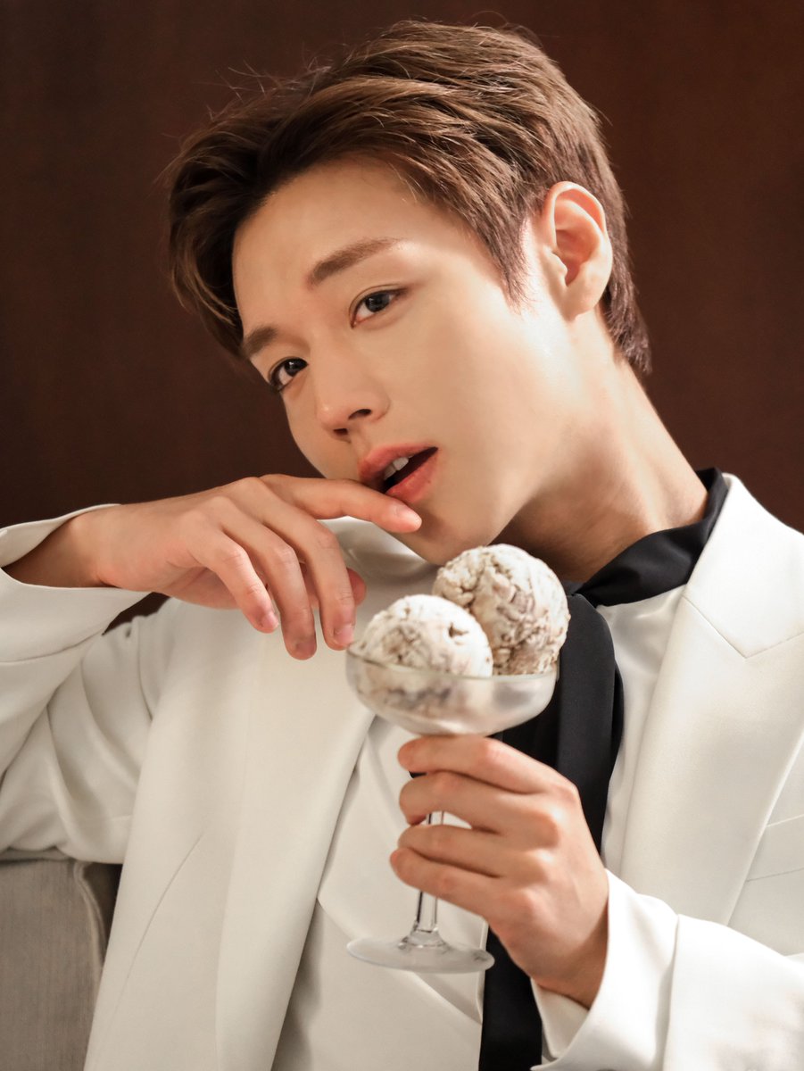 YYentertain's tweet photo. '배스킨라빈스' 광고 현장 Behind Photo

🔗https://t.co/LQja3C6mg8

#박지훈 #PARKJIHOON
#배스킨라빈스
#YYentertainment https://t.co/BH8tKlxR26