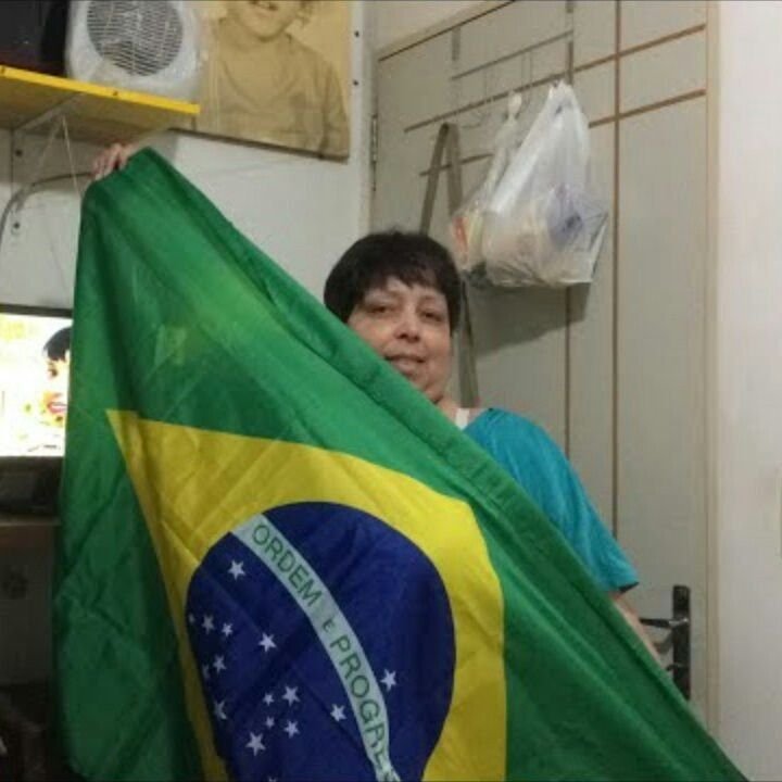 yoongummysmile's tweet photo. poniendo samba a todo volumen en un conjunto de fachos https://t.co/zCF0gF9xXV