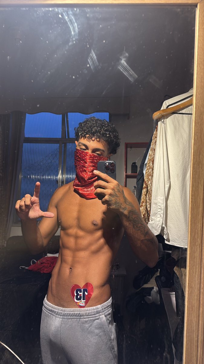 Meululu9's tweet photo. 22 so na cueca 🖕🏾😎⭐️✊🏽 https://t.co/3kqMm1tKoV