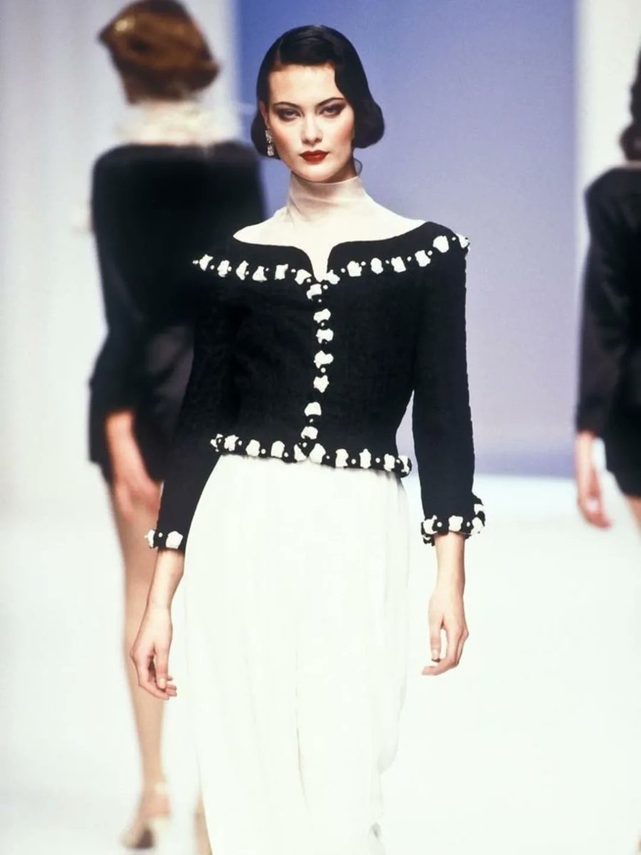 _ArchiveFashion's tweet photo. Shalom Harlow for Valentino, S/S 1995 RTW https://t.co/Fl5cPvj2n5