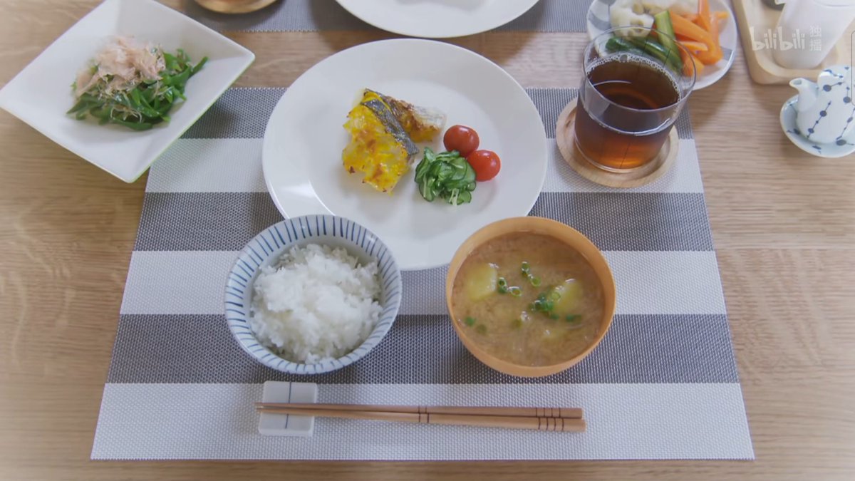 azuminblackange's tweet photo. 「今日の朝ごはんは卵かけ醤が最高！味がしっかり絡んで、食欲も一瞬で退る美味しさ…あ、锻錬の时间も忘れちゃダメだよ」， https://t.co/jQEXk4R9lP