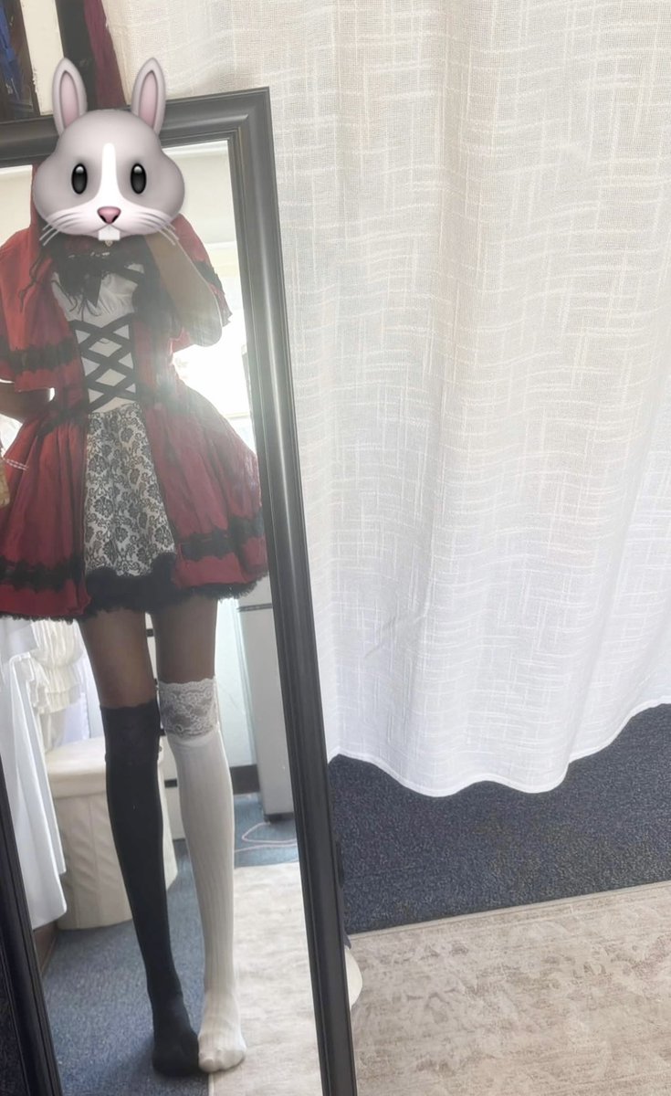 ketachie's tweet photo. To the like 3 ppl who wanted to see my Halloween costume ￼￼￼￼ https://t.co/64q2nmF044