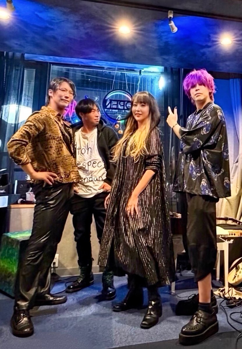 ACO_Singer's tweet photo. Setlist 
1. DOWN TOWN/EPO
2. プラスティック･ラブ/竹内まりや
3. ウイスキーが、お好きでしょ/竹内まりや
4. 恋におちて-Fall in love-/小林明子
5. 十戒(1984)/中森明菜

女史会2026ライブ納めだったと今更気付く…来年はもっと演りたーい💃🕺

#全日本電撃昭和女史会
#昭和歌謡
#シティポップ https://t.co/Zs5HjukqgW