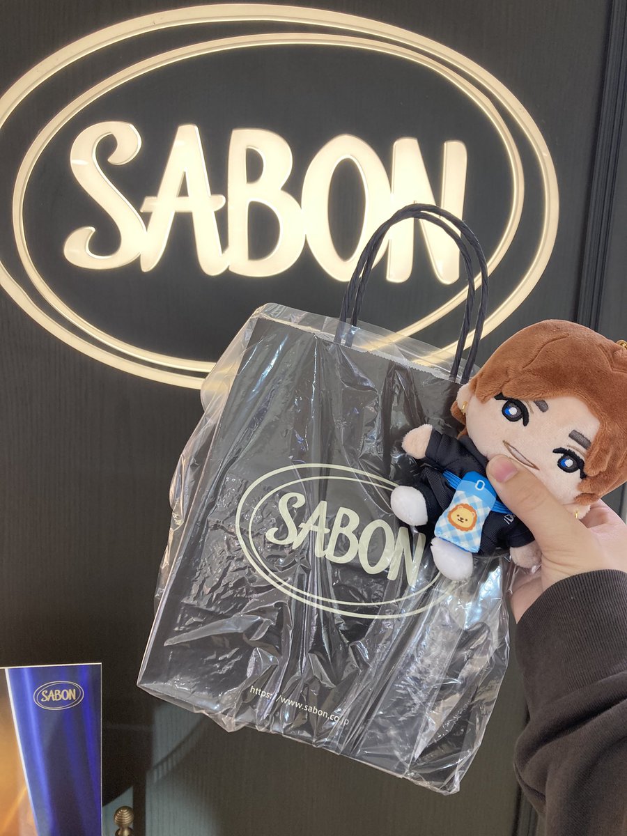 shaockhuitnoa's tweet photo. 大阪に用事があったからSABON見てきた！
めっちゃ樹くんいてカッコ良かったです✨思わず1番使いそうなハンドクリーム買っちゃった‼︎じゅりぬい久しぶりの外出でした〜

#田中樹とSABONしよ 
#田中樹
#SABON https://t.co/0pb0IdHrsg
