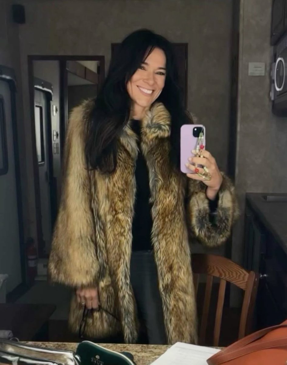 dababybiggs's tweet photo. she was so happy to be killed off https://t.co/Y2jl8jKDSh