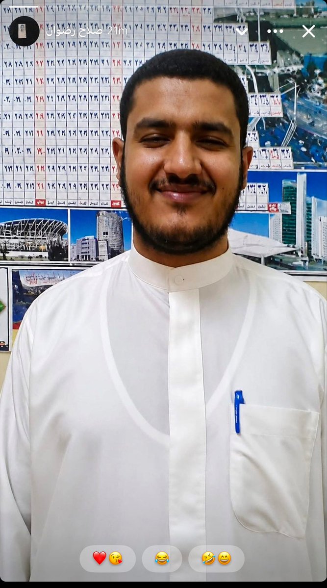 Ahmed_AboHla's tweet photo. دا محمد ابن خالتي اللي طفولتي كلها كنا انا و هو مع بعض ، كان يتيم من اولي ابتدائي ، وحيد ، اتوفي في 2011 في الكويت لوحده بسبب انفجار البنكرياس  ، دي الصورة الوحيدة ليه ، كان ومازال موته هو الحدث الاصعب عليا ف حياتي لاني ماقدرتش انساه ولا هقدر وتمنيت الموت كتير عشانه 💔💔 https://t.co/p3xD9JDv1k