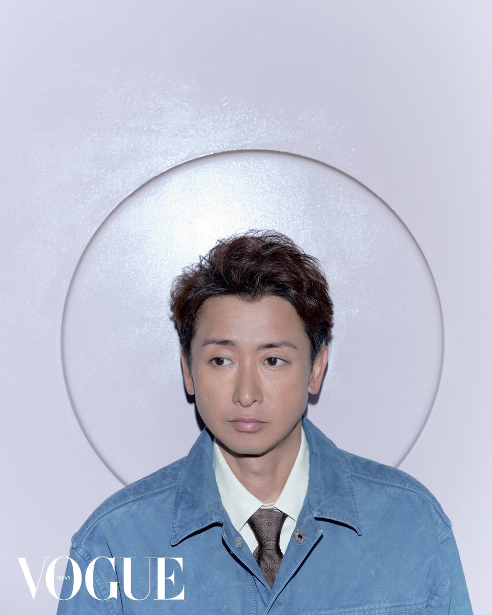 voguejp's tweet photo. 「絵に関しては思いがけないことになるのが面白いんだと思います。だからこそ達成感とか気持ちよさもあるのかな、って」

トップアイドルという肩書を離れた今、アーティストとして、ひとりの人間として、何を思うのか。創造の軌跡をたどりながら、アートへの尽きない思い、そして今だからこそ語れる胸の内を、本誌だけに打ち明けてくれた。

12月号掲載のインタビューをウェブにて先行公開。

全文はこちらから。
https://t.co/Vk3Z1Fx7Z4

Talent: Satoshi Ohno
Photographer: Jumbo Tsui
Stylist: Yuto Inagaki 
Grooming: Toyoda Yousuke 
Interview & Text: Mika Hosoya
Contributing Creative Director: Lina Kutsovskaya
Fashion Features Editor Lead: Kyoko Osawa
Associate Fashion Features Editor: Yuna Shibata

@satojima_x