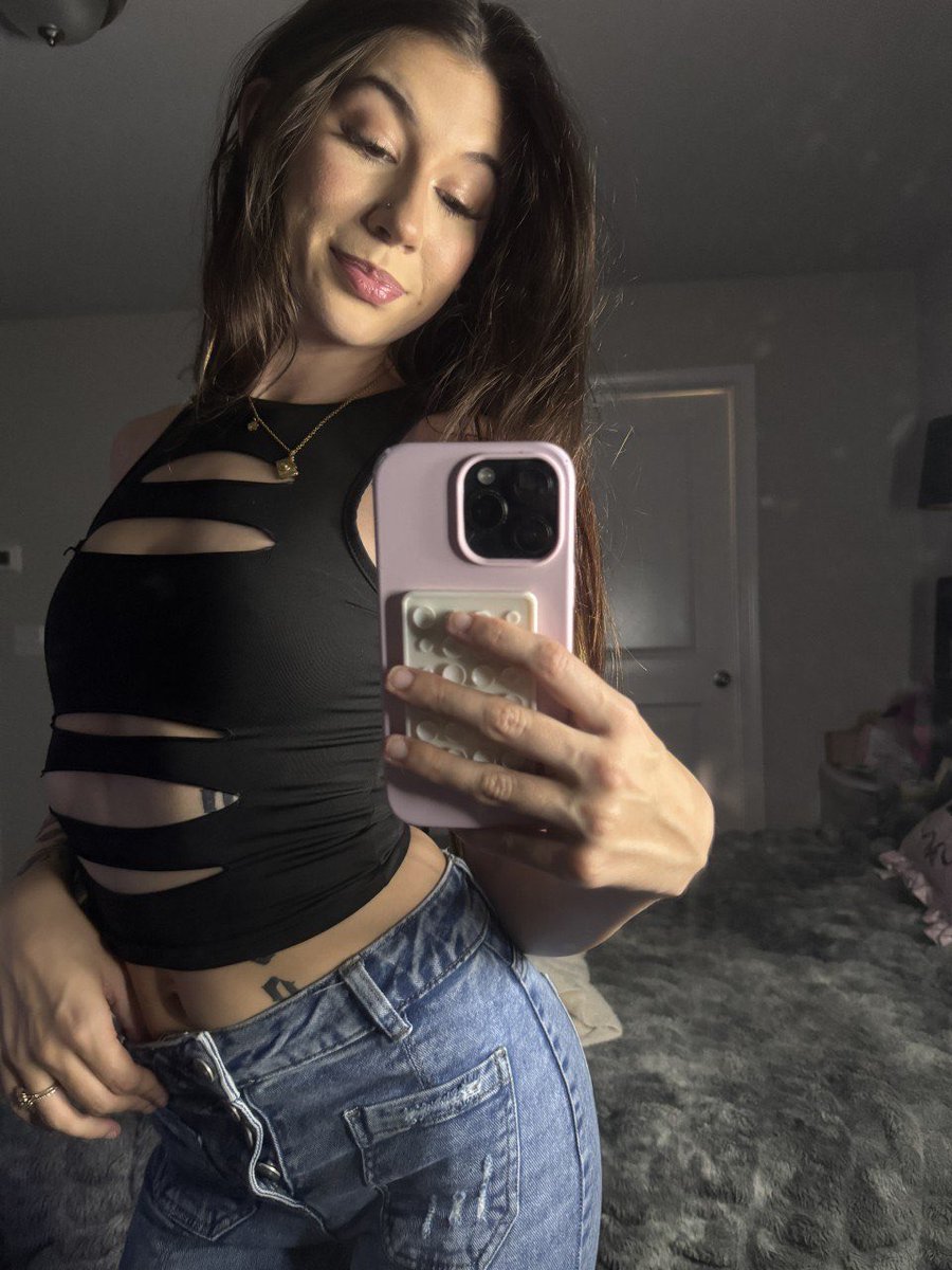 PrettyPinkMeah tweet picture