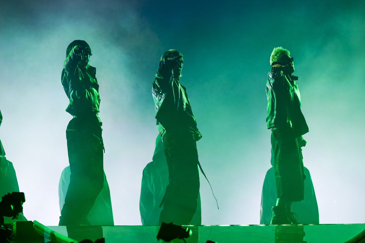 inrock's tweet photo. 国内外で注目を集め、勢いを増し続けるNumber_i！
10月24日、札幌ドームにて初となる全国5大ドーム・ツアー、Number_i LIVE TOUR No.IIIが開幕！“いつか仕事とは別で3人で北海道旅行をしたい！”といった旨の北海道愛溢れるトークも！ https://t.co/PduCFFC8UF 

#Number_i 　　#Number_i_LIVE_TOUR_NoIII