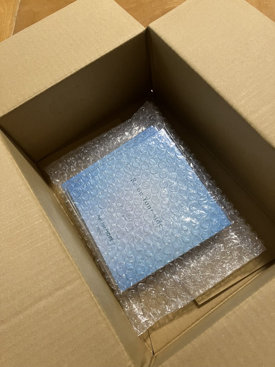 miyu67go's tweet photo. いつもの午前中の🐈‍⬛
いつもの安心の箱📦で届きました💿
後で聴きますね
#BeonYourside
#toHEROes https://t.co/p6m9tzgPkh