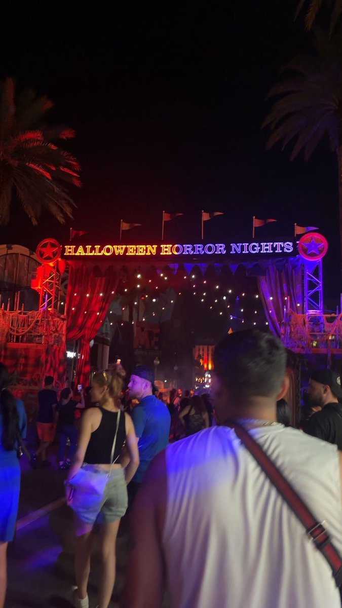 estraella_ttv's tweet photo. take me back take me back https://t.co/xZQxz9utvr