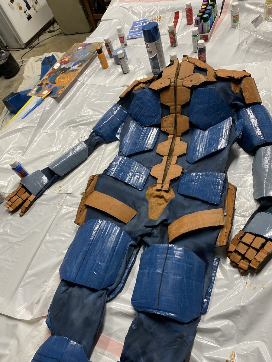 stridrfromhl2's tweet photo. Mgs 1 grey fox cosplay day 26: finished painting, costume should be done tomorrow also finished mgs 1 tonight!!!! https://t.co/pRKqykqSXn