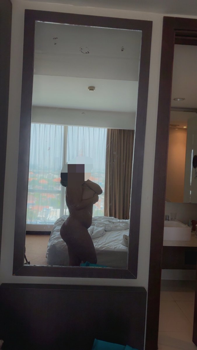 urfavvpartnersx's tweet photo. “all she cares about is money” https://t.co/E9ufzkeEaJ