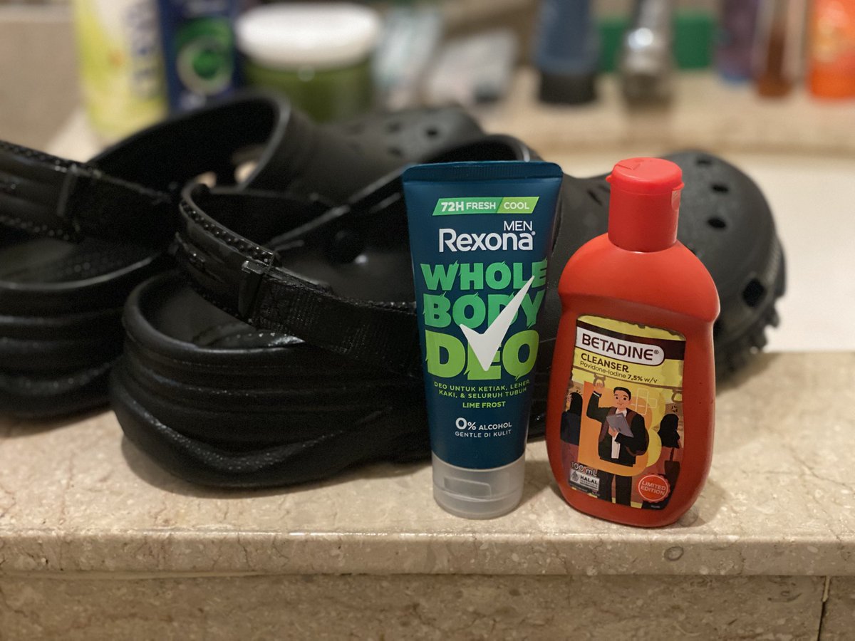 jayrowlr's tweet photo. Duo ampuh ngilangin bau kaki 😵💯

Pakai Rexona Whole-body-deo lotion di sela jari kaki sebelum memulai hari,
cuci kaki pakai sabun Betadine Cleanser setelah seharian beraktifitas. #jayreview https://t.co/Y80NMVbCq9