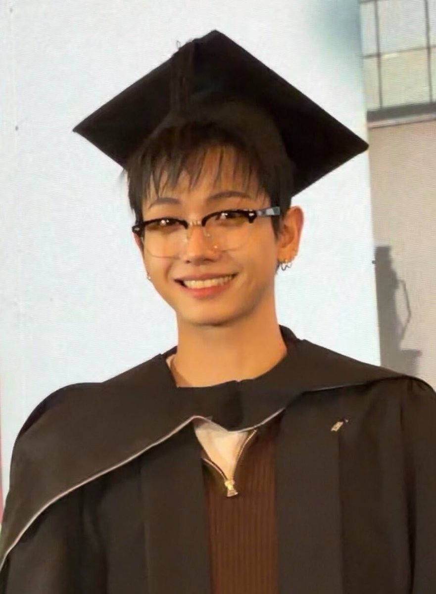 ilysmyungz's tweet photo. graduated with honors in cutie patootieism https://t.co/hMMb0MTUYe