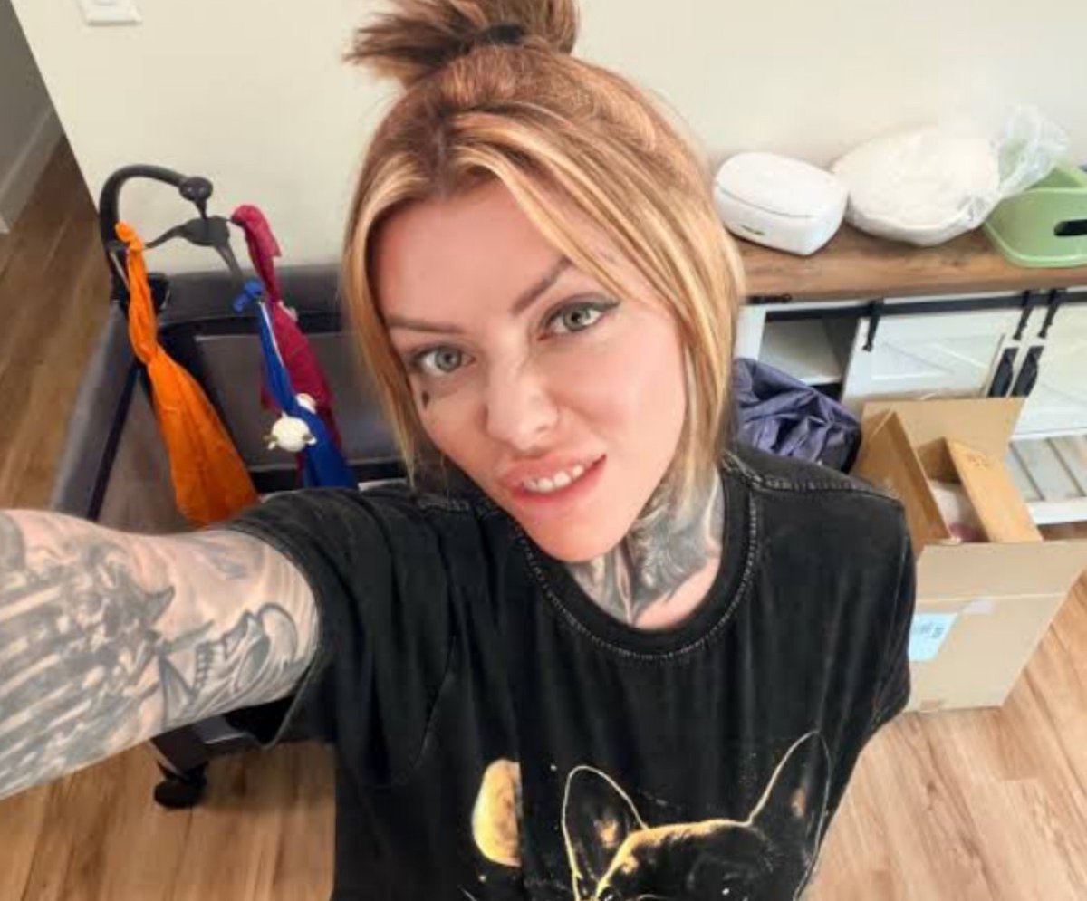 KarmaRxem2e's tweet photo. @DerickMorejxl9 Hi my friends and I are looking for older men,,I told them not me that am a celebrity no one would love to be with a pornstar https://t.co/VM33G5OM8R