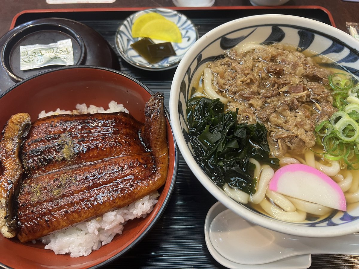Fighting_Izumin's tweet photo. 山口県山陽小野田市のサンパーク周辺のおいしいものも置いておきます

うどんの住吉とお好み焼きすずめ https://t.co/fjAZjMQASv